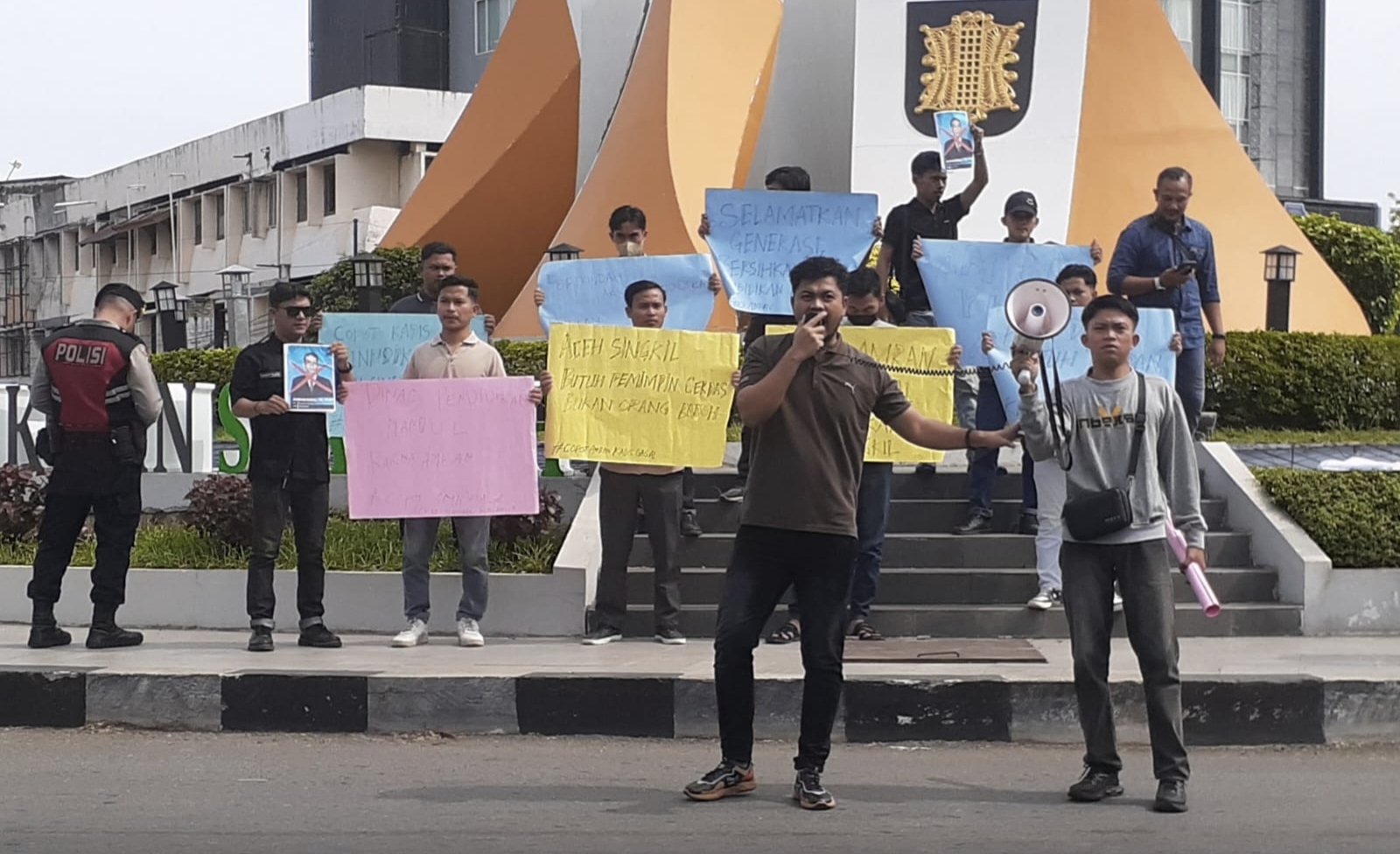 Mahasiswa Aceh Singkil Desak Bupati Copot Plt. Kepala Dinas Pendidikan Mahasiswa Aceh Singkil Desak Bupati Copot Plt. Kepala Dinas Pendidikan
