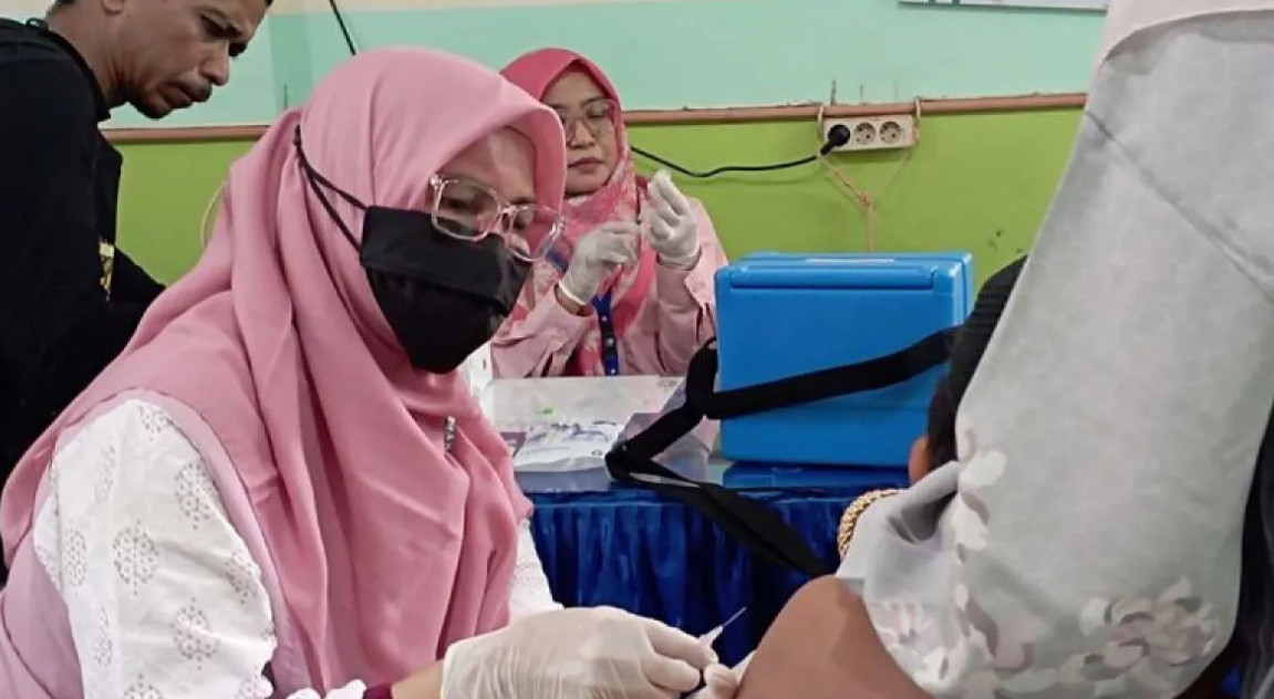 Ratusan murid madrasah ikut Bulan Imunisasi Anak Sekolah di Banda Aceh