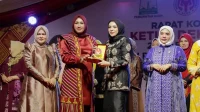 Ketua Dekranasda Kota Lhokseumawe Raih Juara I Fashion Show Wastra Khas Daerah se-Aceh 2025