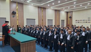 Ketua Pengadilan Tinggi Banda Aceh Ambil Sumpah 71 Advokat Baru