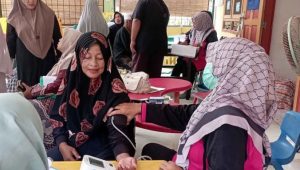 Ratusan lansia di Aceh Besar jalani pemeriksaan kesehatan