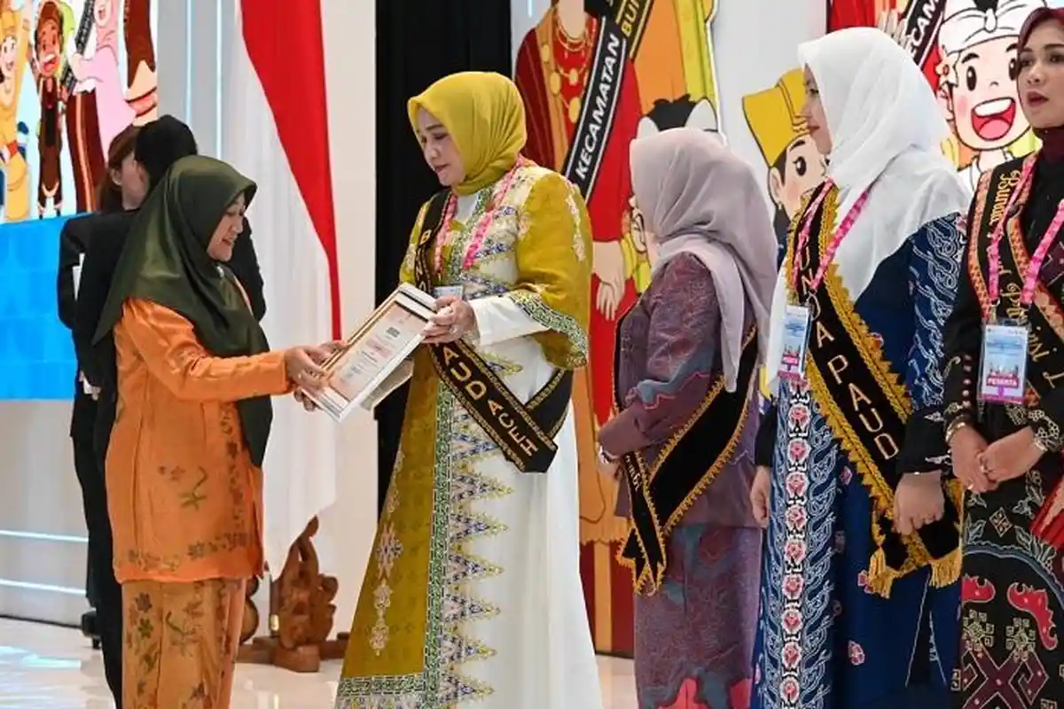 Kak Na Raih Penghargaan Nasional “Bunda PAUD Peduli PAUD 2025”