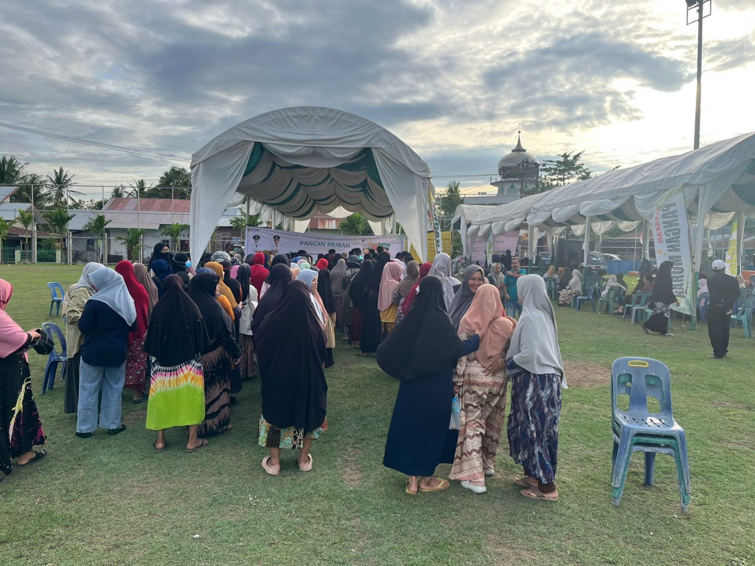 3.900 Paket Pangan Murah Ludes di Tiga Lokasi