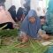 Puluhan peserta sekolah lansia di Aceh Besar belajar anyaman