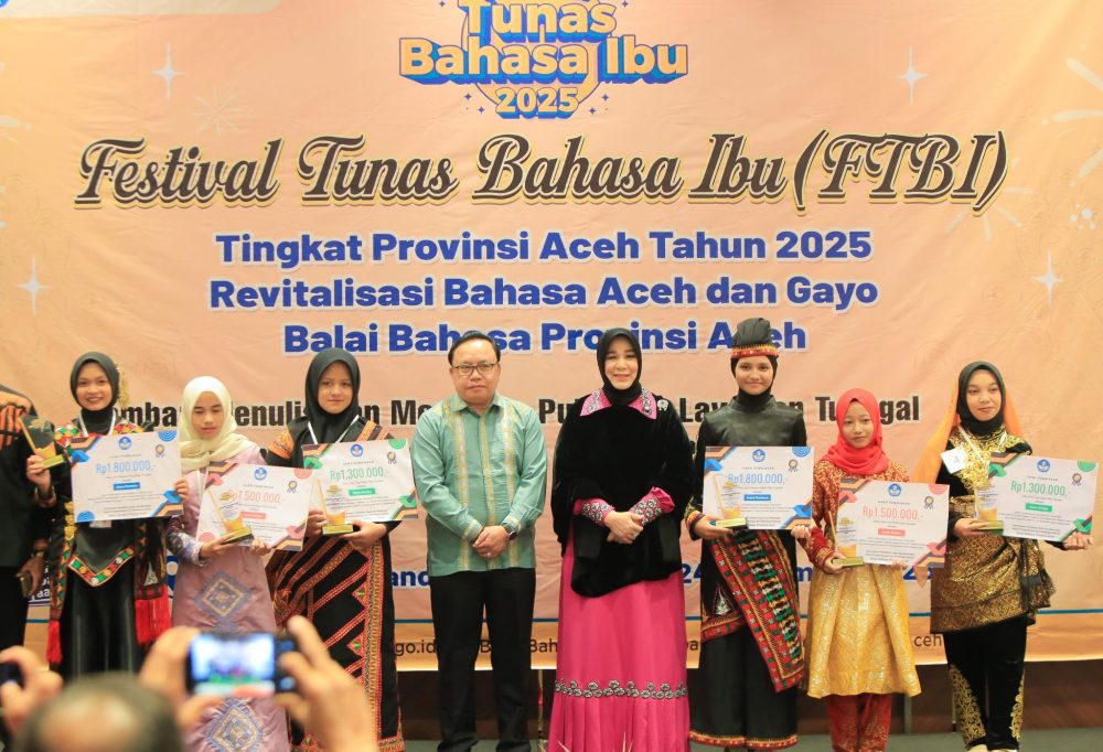 Illiza Tutup Festival Tunas Bahasa Ibu tingkat Provinsi Aceh 2025
