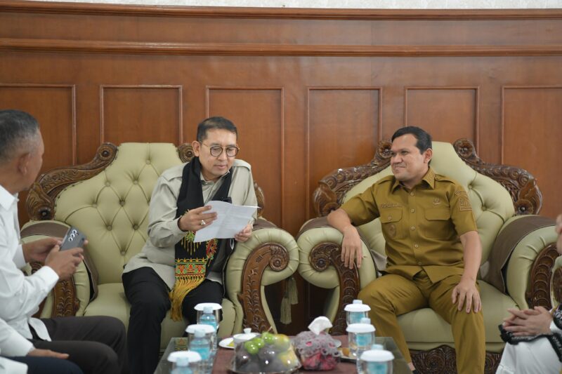 Wakil Gubernur Fadhlullah Sambut Menteri Kebudayaan Fadli Zon di Bandara SIM