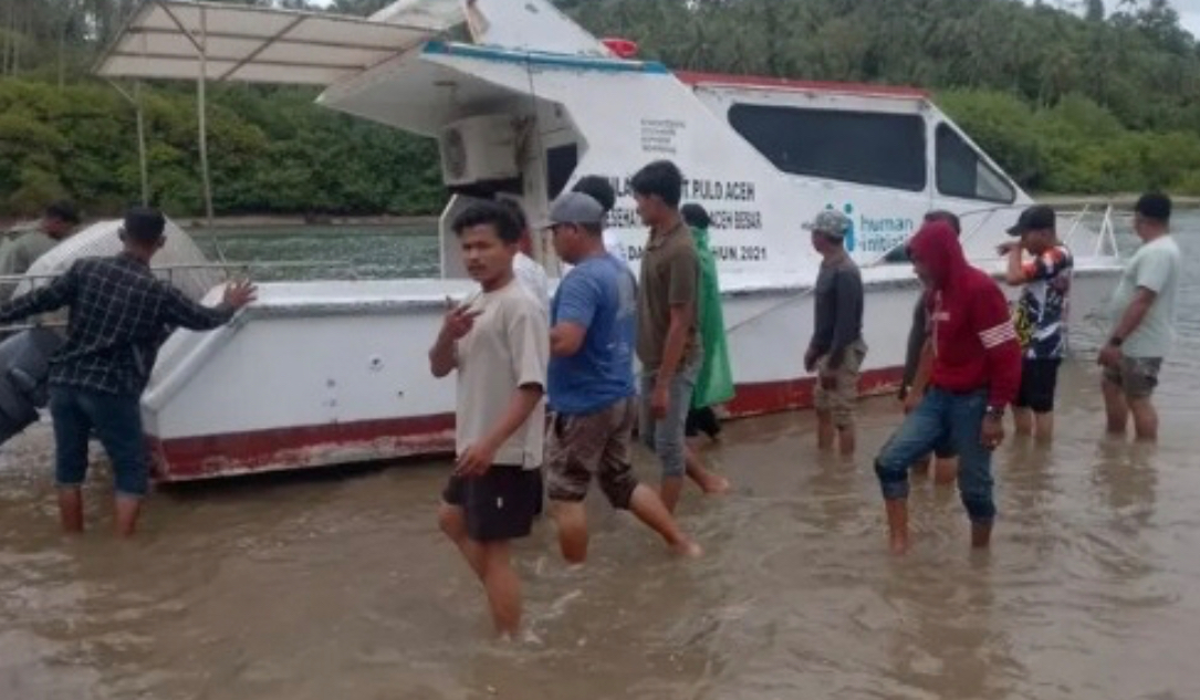 Kapal Ambulans Kandas di Pulo Aceh