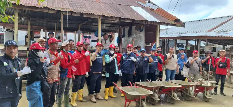 Dinsos Aceh Ikut Gotong Royong ASN Bersihkan Dayah Malikussaleh Pascabanjir