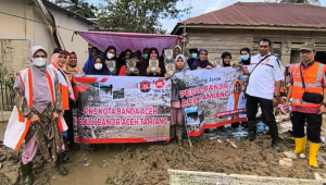 Momentum Hari Ibu, PKS Banda Aceh Bagikan Kado untuk Korban Banjir di Aceh Tamiang