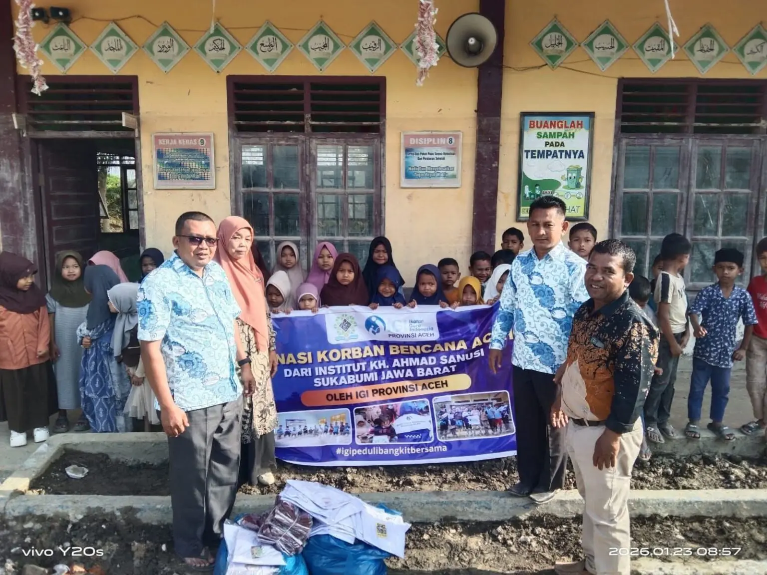 IGI Aceh Timur Salurkan Bantuan Seragam Sekolah untuk Korban Banjir Bandang Aceh Timur
