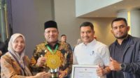 Bupati Bireuen H. Mukhlis Terima Penghargaan (UHC) Award 2026