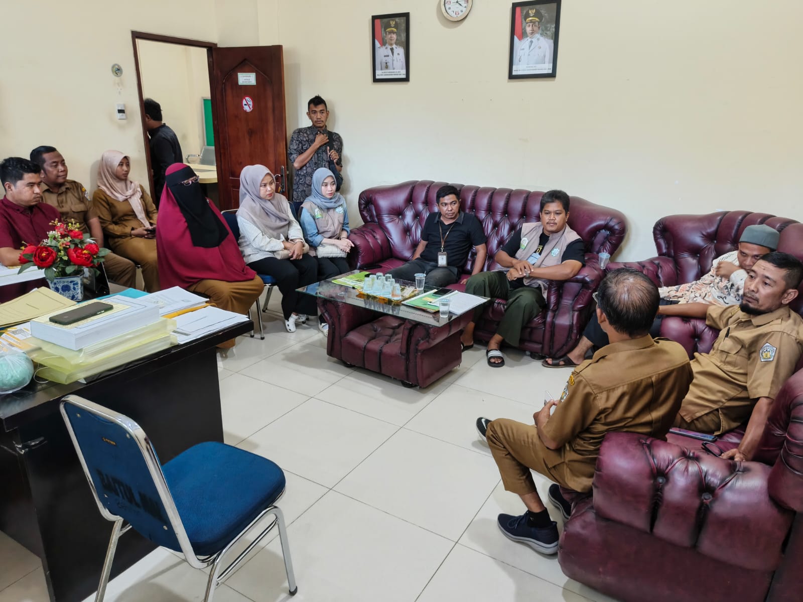 Kegiatan tersebut serentak dilakukan diseluruh kabupaten Kota di Aceh. Tim verifikasi BMA yang ditugaskan di kota lhokseumawe diawali dengan pertemuan koordinasi bersama Baitul Mal Kota (BMK) Lhokseumawe. Selasa, 09 Juni 2026. Foto: Dok Ist.