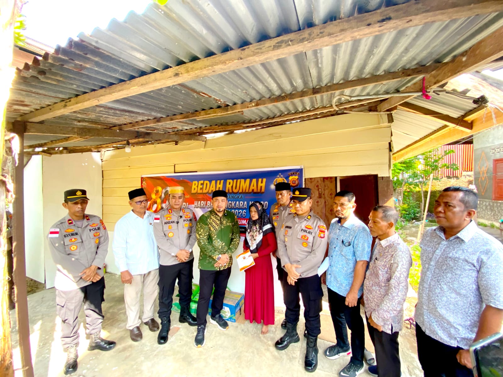 Peninjauan sekaligus penyerahan bantuan dilakukan oleh Kapolres Lhokseumawe, AKBP Dr. Ahzan, S.H., S.I.K., M.S.M., M.H., Turut hadir Ketua Badan Baitul Mal Kota Lhokseumawe, Ust. Dr. Tgk. H. Damanhur Abbas, Lc., M.A.,. Lhokseumawe, 10 Juli 2026. Foto: Dok Ist